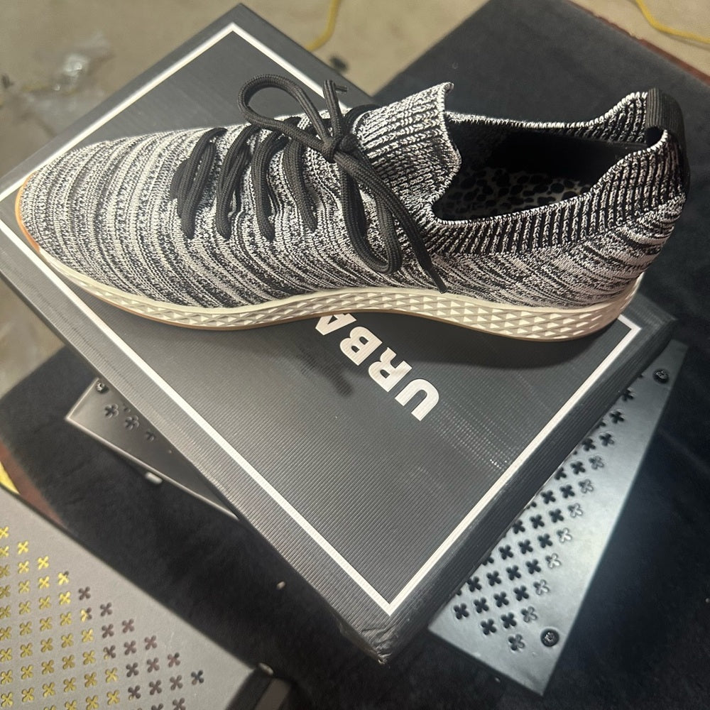 191. NEW SIZE 11M J/SLIDES Black and White Sleek Athletic Shoes