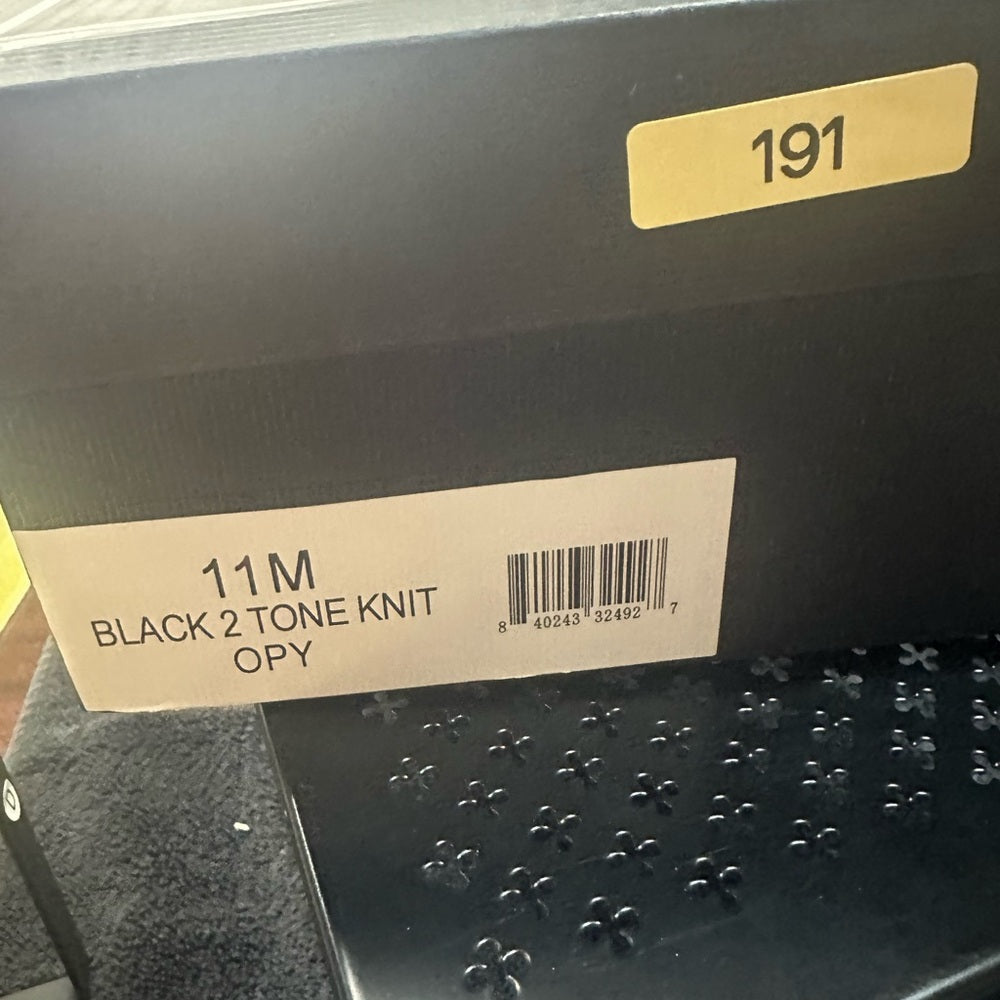 191. NEW SIZE 11M J/SLIDES Black and White Sleek Athletic Shoes