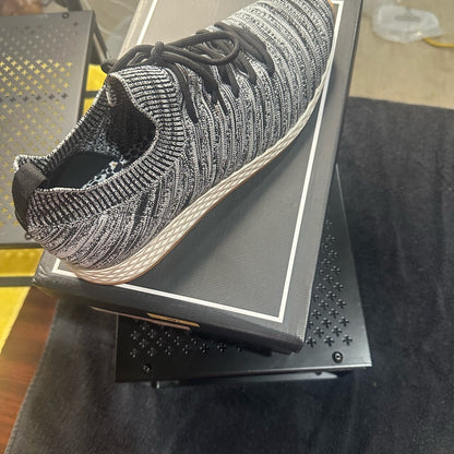 191. NEW SIZE 11M J/SLIDES Black and White Sleek Athletic Shoes