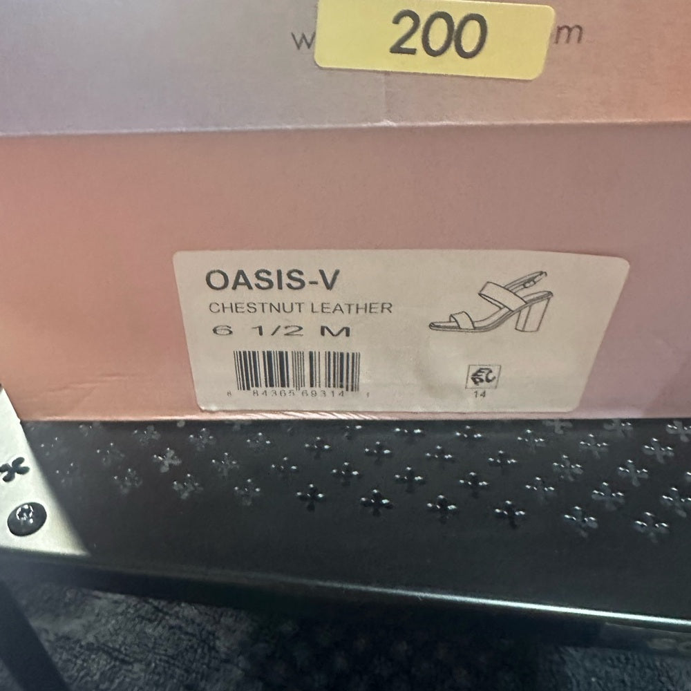 200.201.203. NEW SIZE 6.5/7.5 Oasis Tan Block Heels with Wide Straps