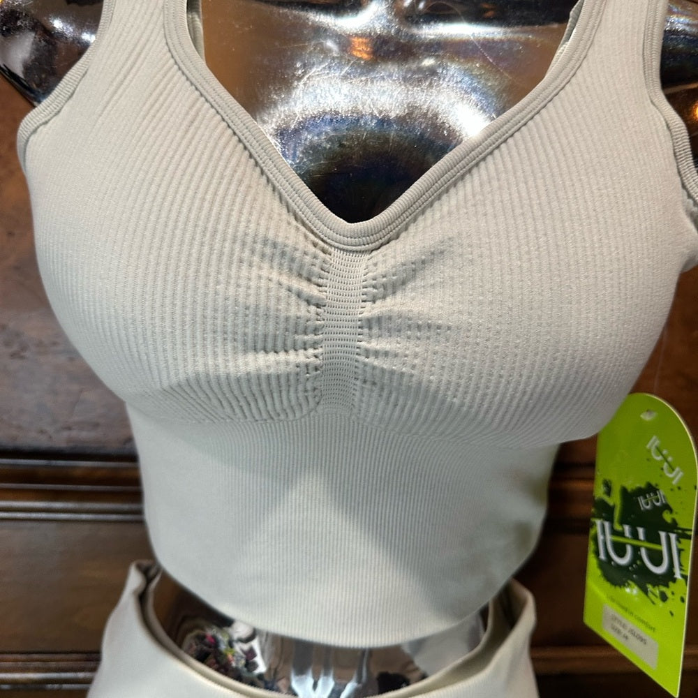 NWT SIZE M Cream Mid-Thigh Athletic Shorts and top with Stretch Fabric