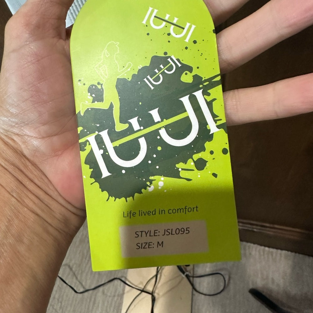 NWT SIZE M Cream Mid-Thigh Athletic Shorts and top with Stretch Fabric