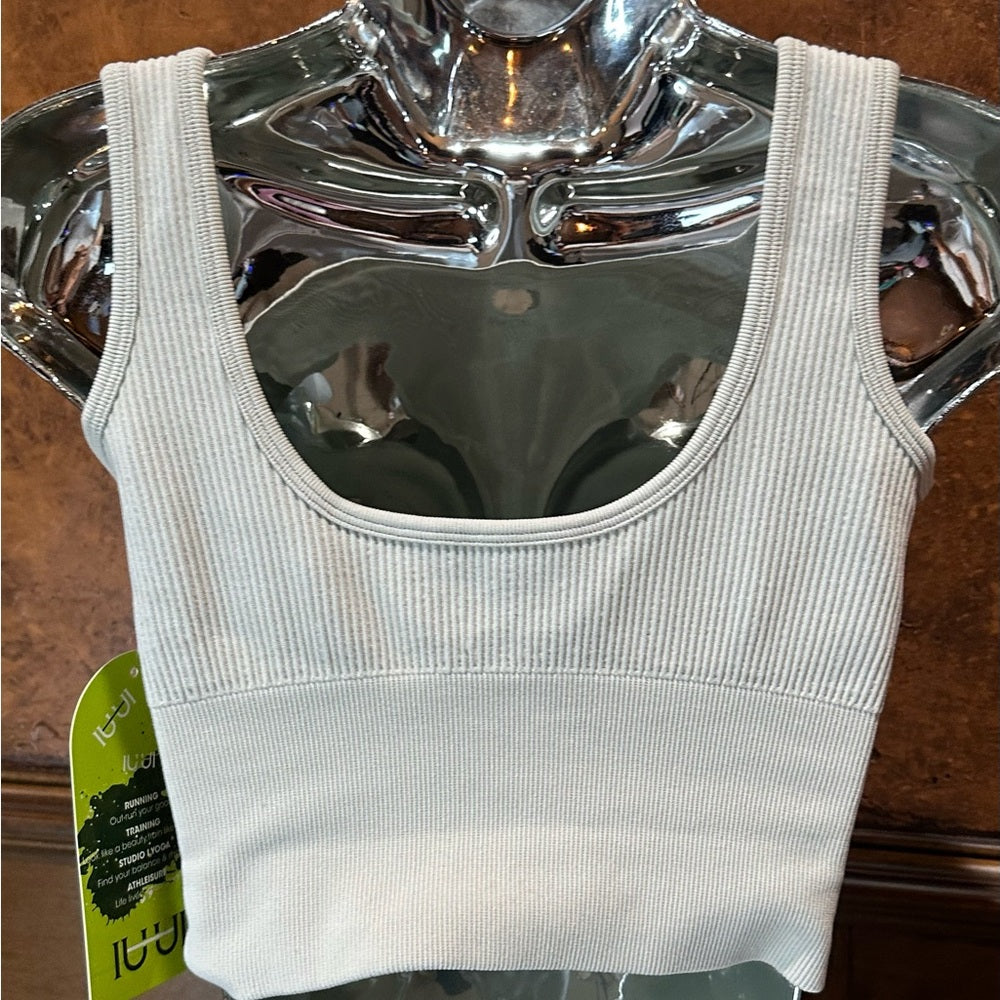 NWT SIZE M Cream Mid-Thigh Athletic Shorts and top with Stretch Fabric