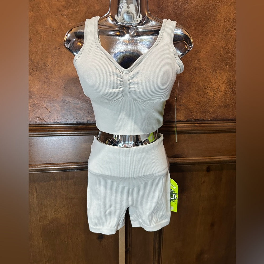 NWT SIZE M Cream Mid-Thigh Athletic Shorts and top with Stretch Fabric