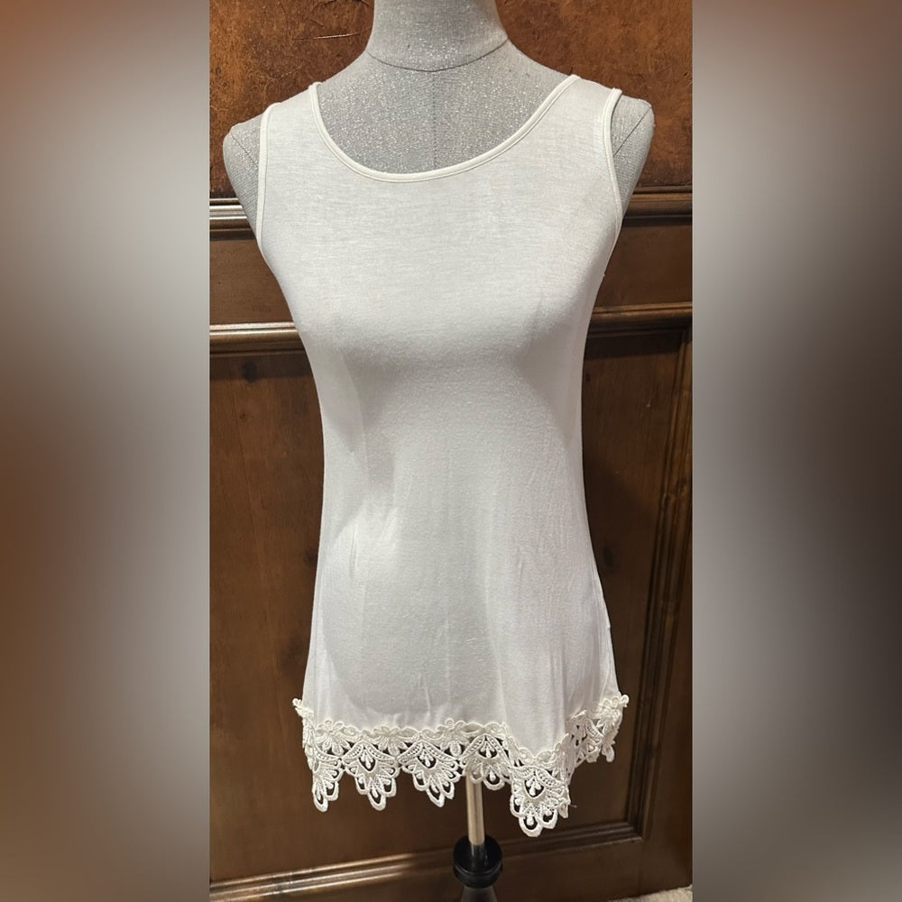 NWOT SIZE M Fitted Cream Embellished Tank Top