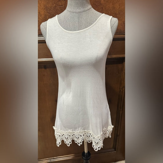 NWOT SIZE M Fitted Cream Embellished Tank Top