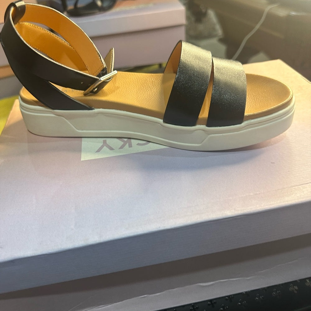 207. NEW SIZE 7 Spirit Black and White Sandals with Platform Sole
