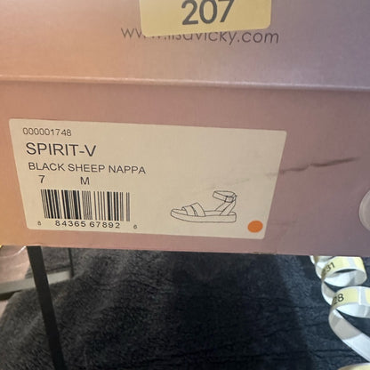 207. NEW SIZE 7 Spirit Black and White Sandals with Platform Sole