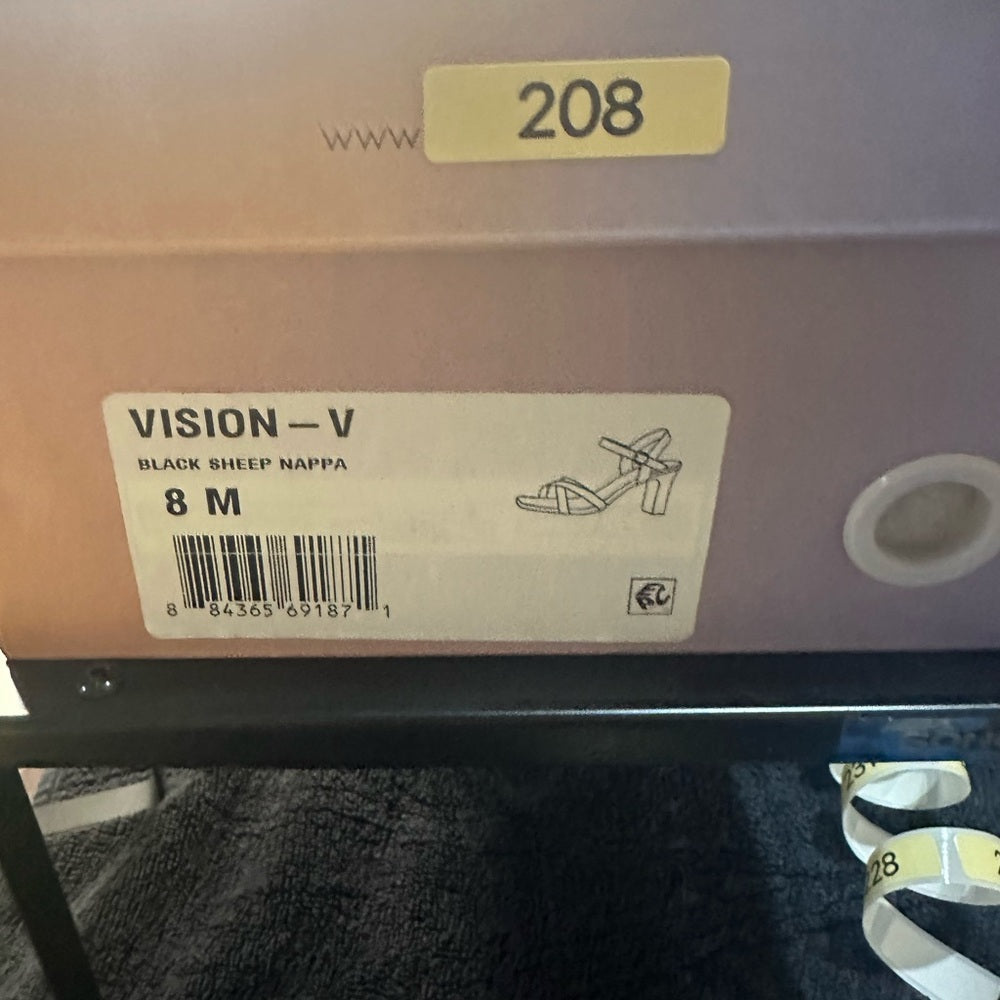 208. NEW SIZE 8 Black Minimalist Chunky Heel Sandals