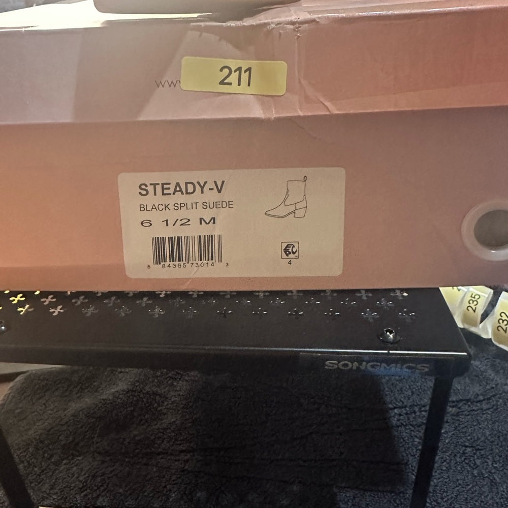 211. NEW SIZE 6.5 Black Ankle Boots with Streamlined Silhouette