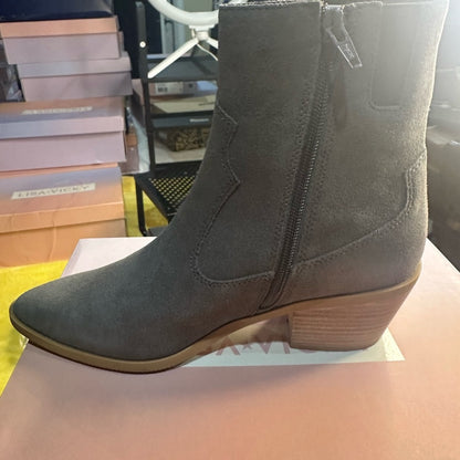 214. NEW SIZE 8 Rugged Gray Heeled Boots with Ankle-Height Design