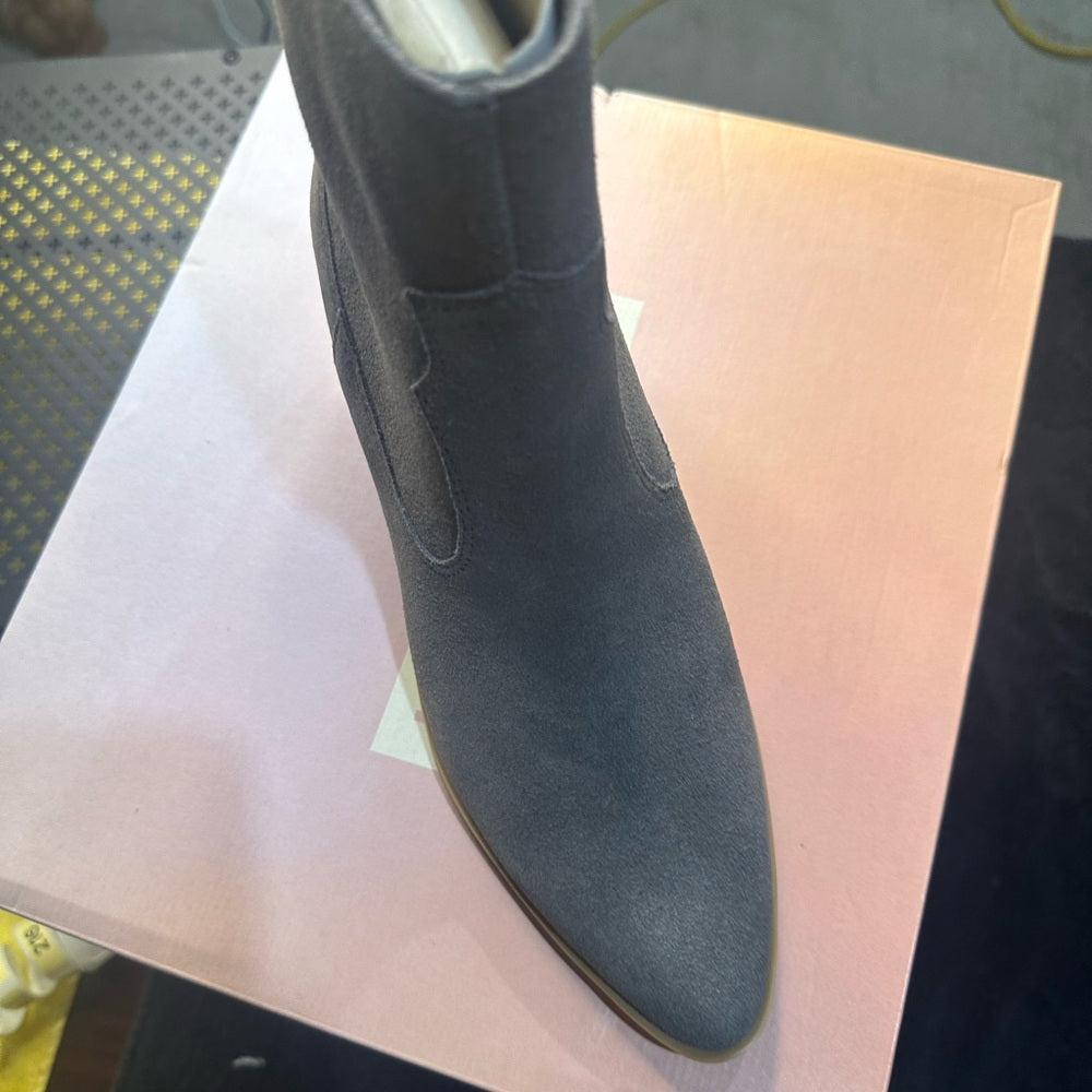 214. NEW SIZE 8 Rugged Gray Heeled Boots with Ankle-Height Design