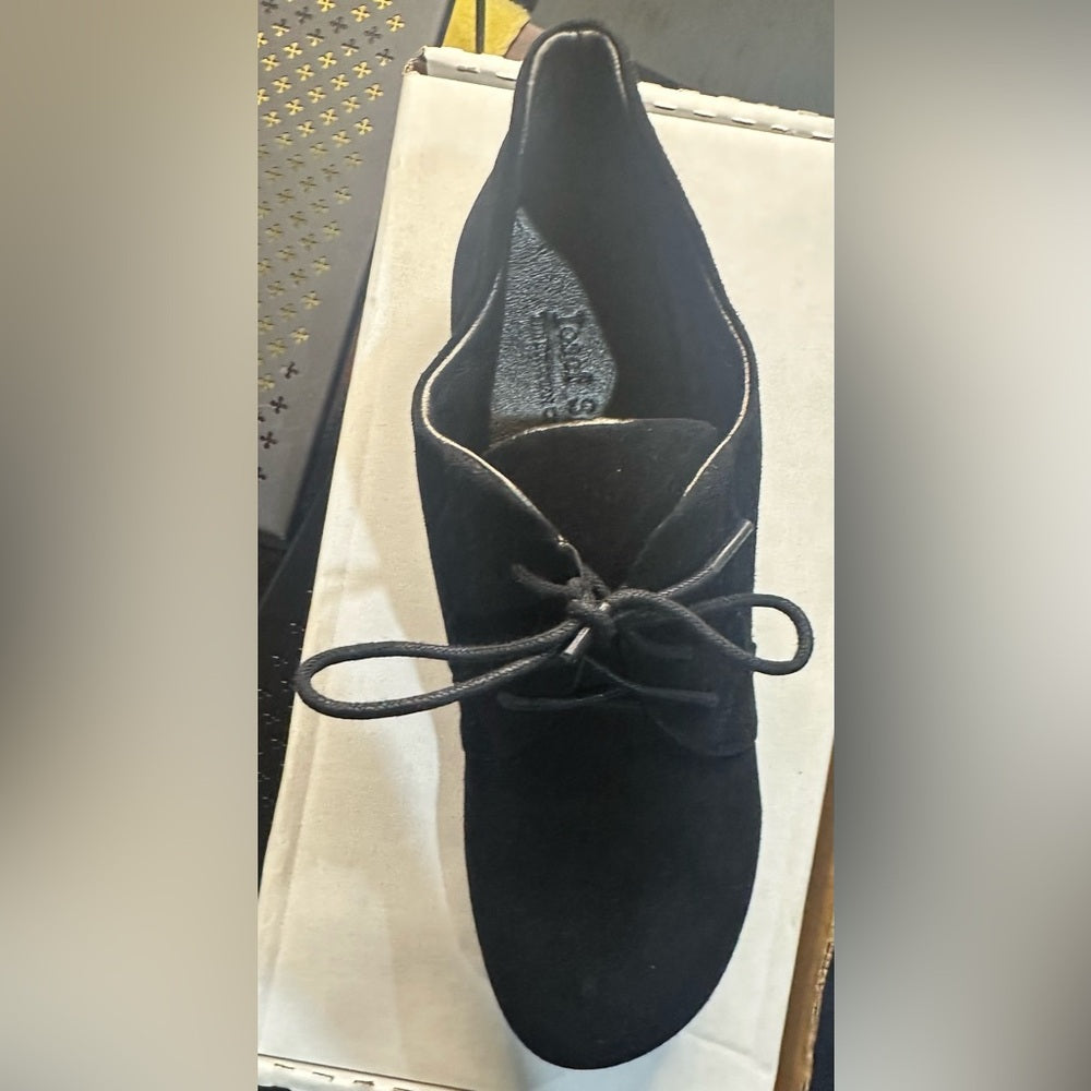 220. NEW SIZE 7-7.5 Josef Seibel Black Chukka Boots Sleek Durable Design