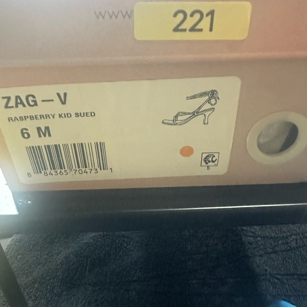 221. NEW SIZE 6 Vibrant Pink Strappy Sandals with Sculptural Heel