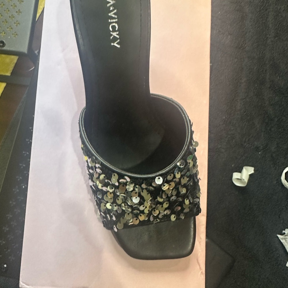 234.235. NEW SIZE 8 Sophisticated Black and White Mules with Square-Toe Design