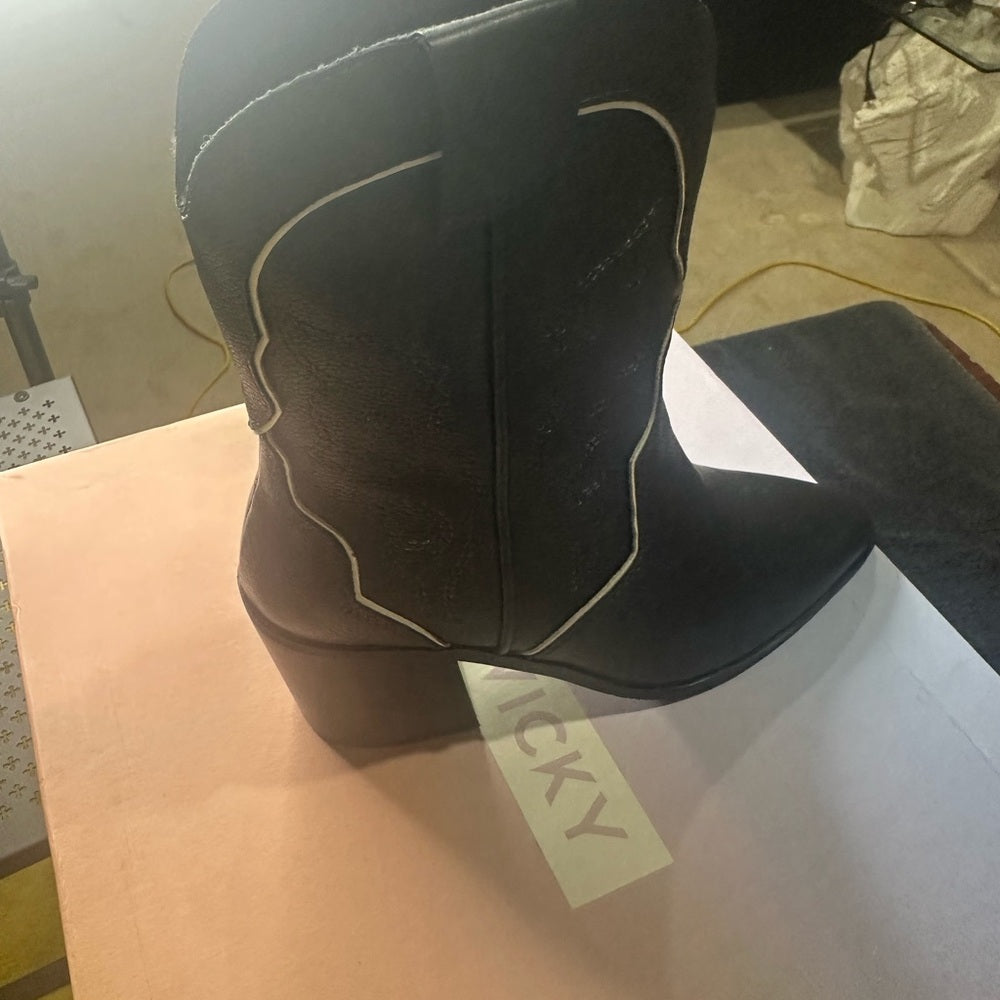 226. NEW SIZE 6 Black Heeled Boots with Chunky Heel and Western Stitching