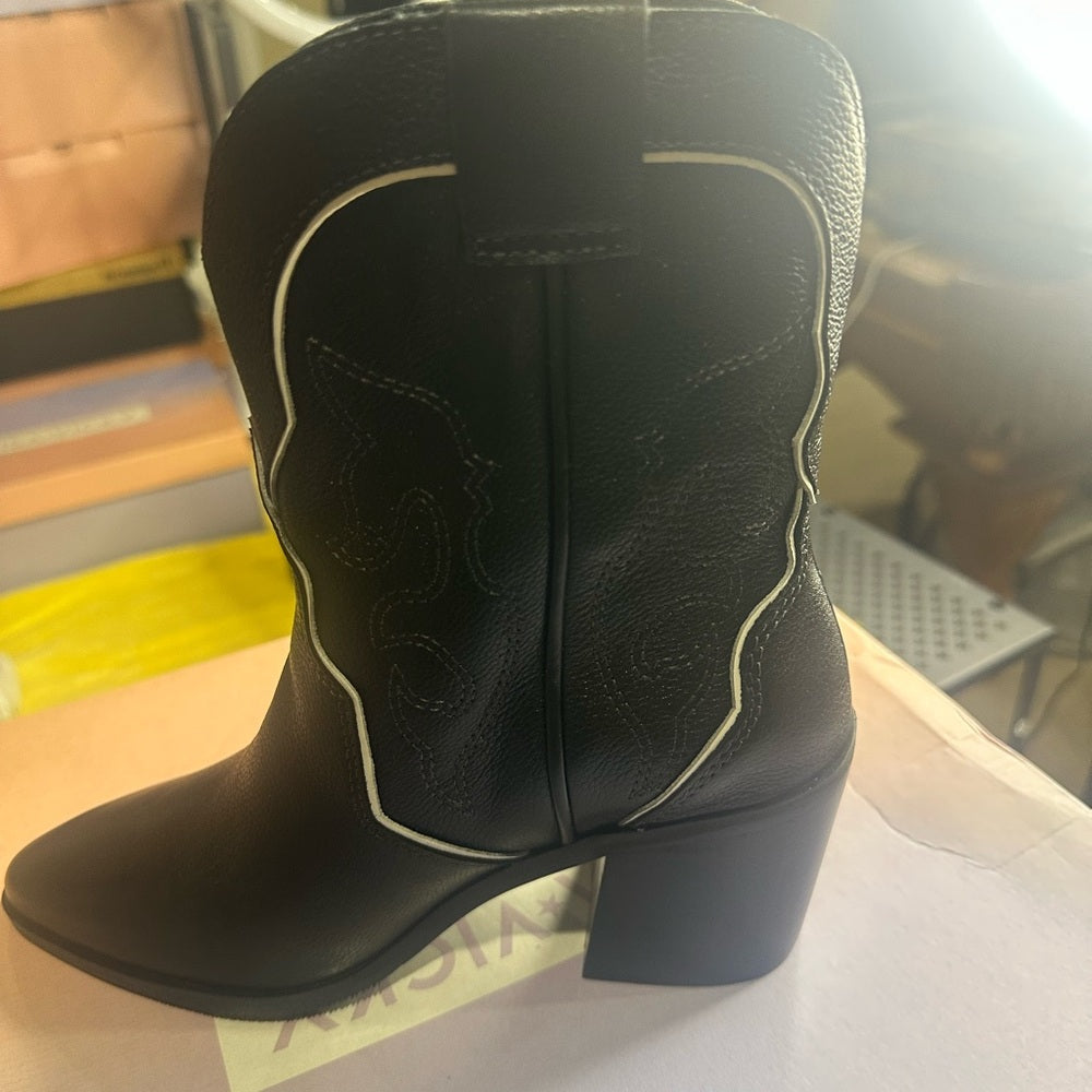 226. NEW SIZE 6 Black Heeled Boots with Chunky Heel and Western Stitching