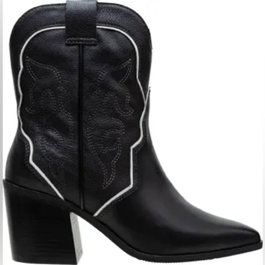 226. NEW SIZE 6 Black Heeled Boots with Chunky Heel and Western Stitching