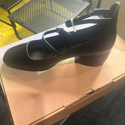 230.231. NEW SIZE 7 Black Chunky Heel Mary Jane Shoes