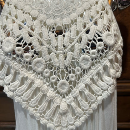 NWOT SIZE L Elegant White Blouse with Subtle Detailing