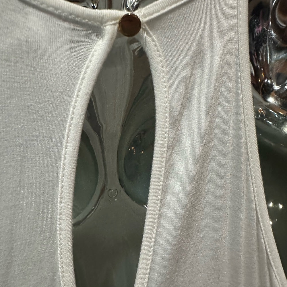 NWOT SIZE L Elegant White Blouse with Subtle Detailing