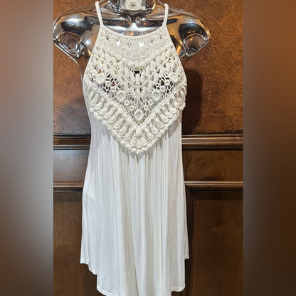 NWOT SIZE L Elegant White Blouse with Subtle Detailing