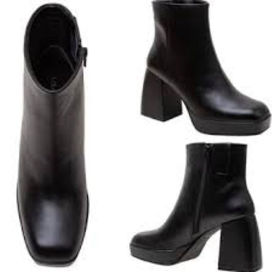 238.239. NEW SIZE 6 Black Chunky Heeled Boots with Platform Sole