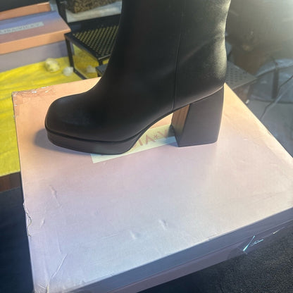 238.239. NEW SIZE 6 Black Chunky Heeled Boots with Platform Sole