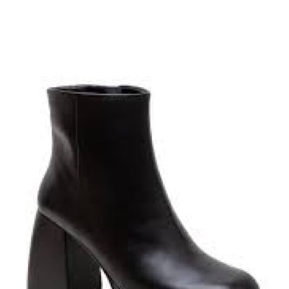 238.239. NEW SIZE 6 Black Chunky Heeled Boots with Platform Sole