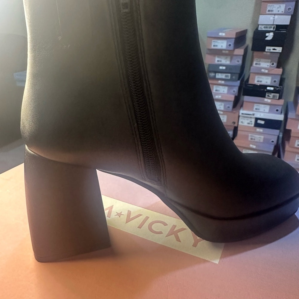 238.239. NEW SIZE 6 Black Chunky Heeled Boots with Platform Sole