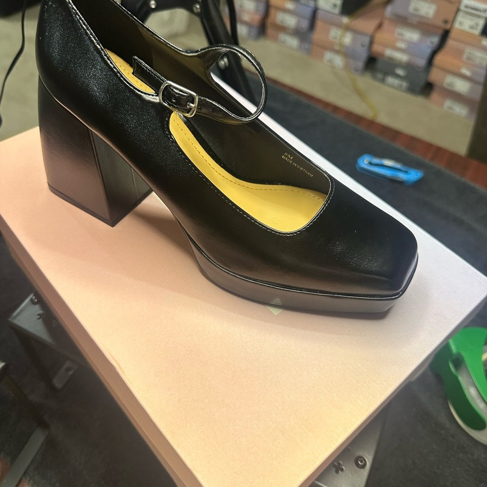 247.248. NEW SIZE 8 Glossy Black Chunky Heel Mary Jane
