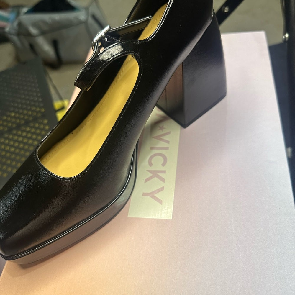 247.248. NEW SIZE 8 Glossy Black Chunky Heel Mary Jane