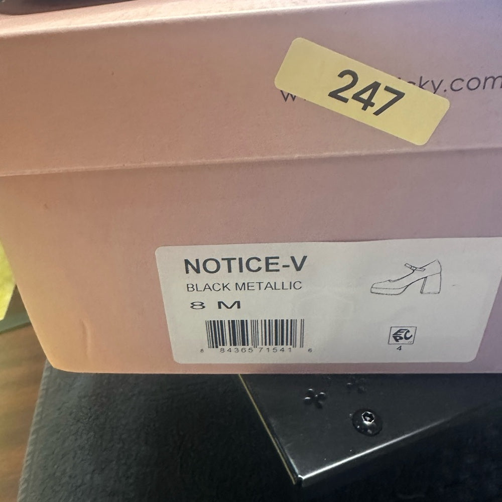 247.248. NEW SIZE 8 Glossy Black Chunky Heel Mary Jane