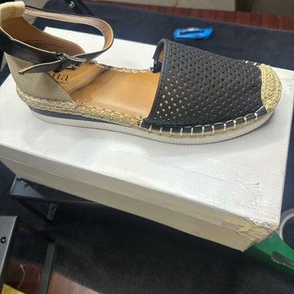 249. NWOT SIZE 9.5 a.n.a Black and Tan Casual Flats with Woven Details