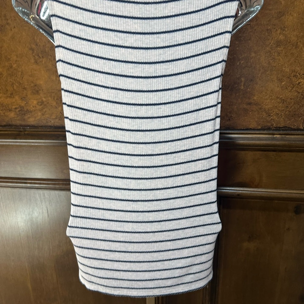 NWT SIZE S Red Haute Black and White Cap Sleeve Cut-Out top