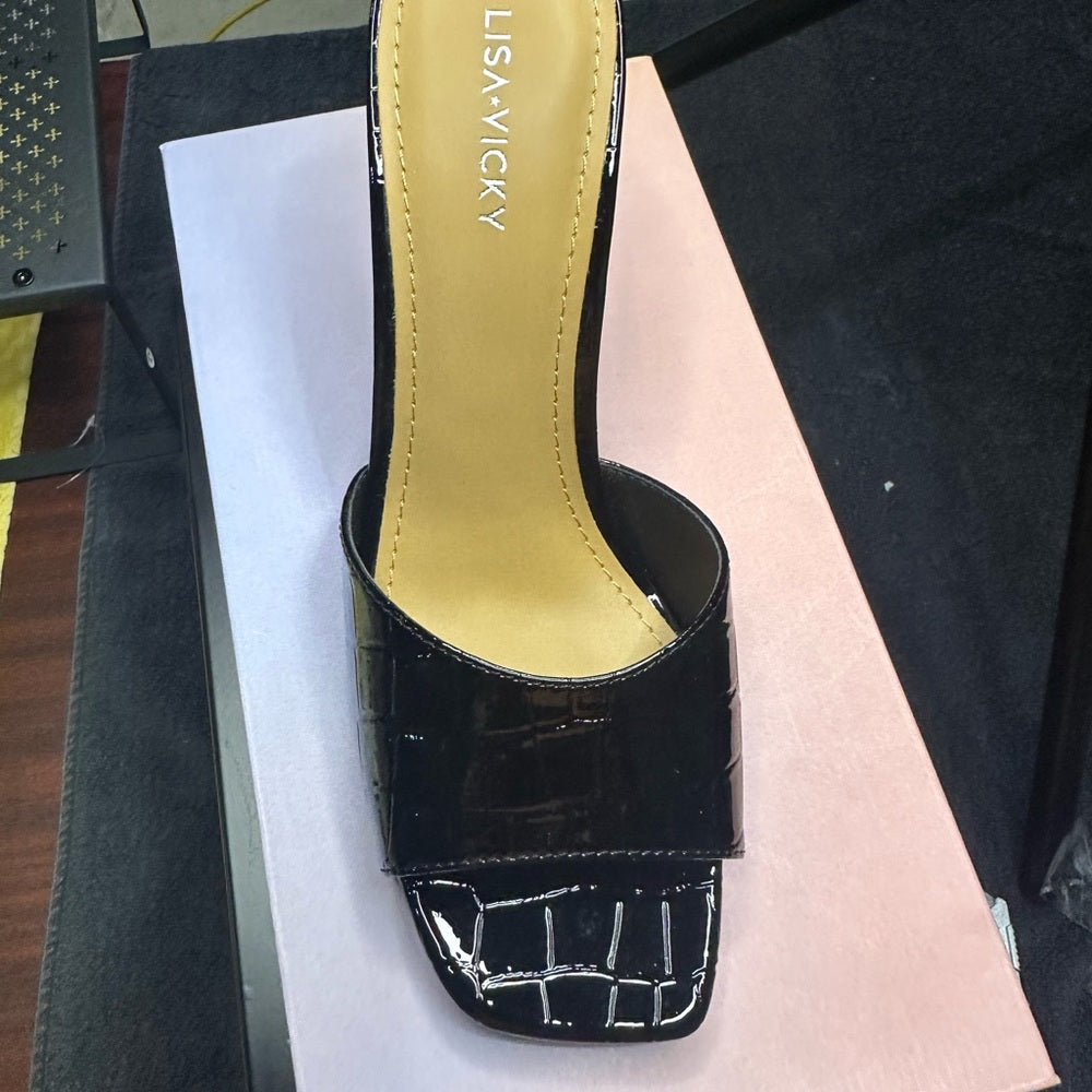 282.283. NEW SIZE 7.5/9.5 Adore Black Wedges Stylish and Versatile