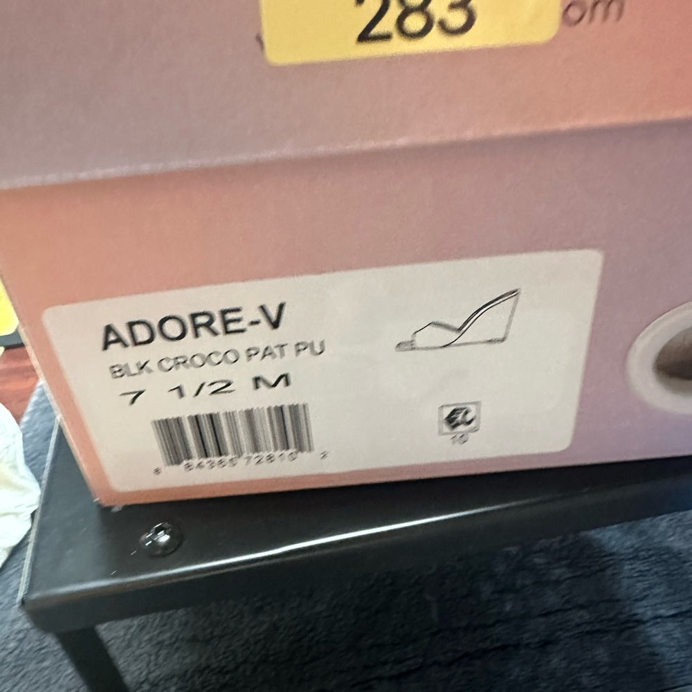 282.283. NEW SIZE 7.5/9.5 Adore Black Wedges Stylish and Versatile