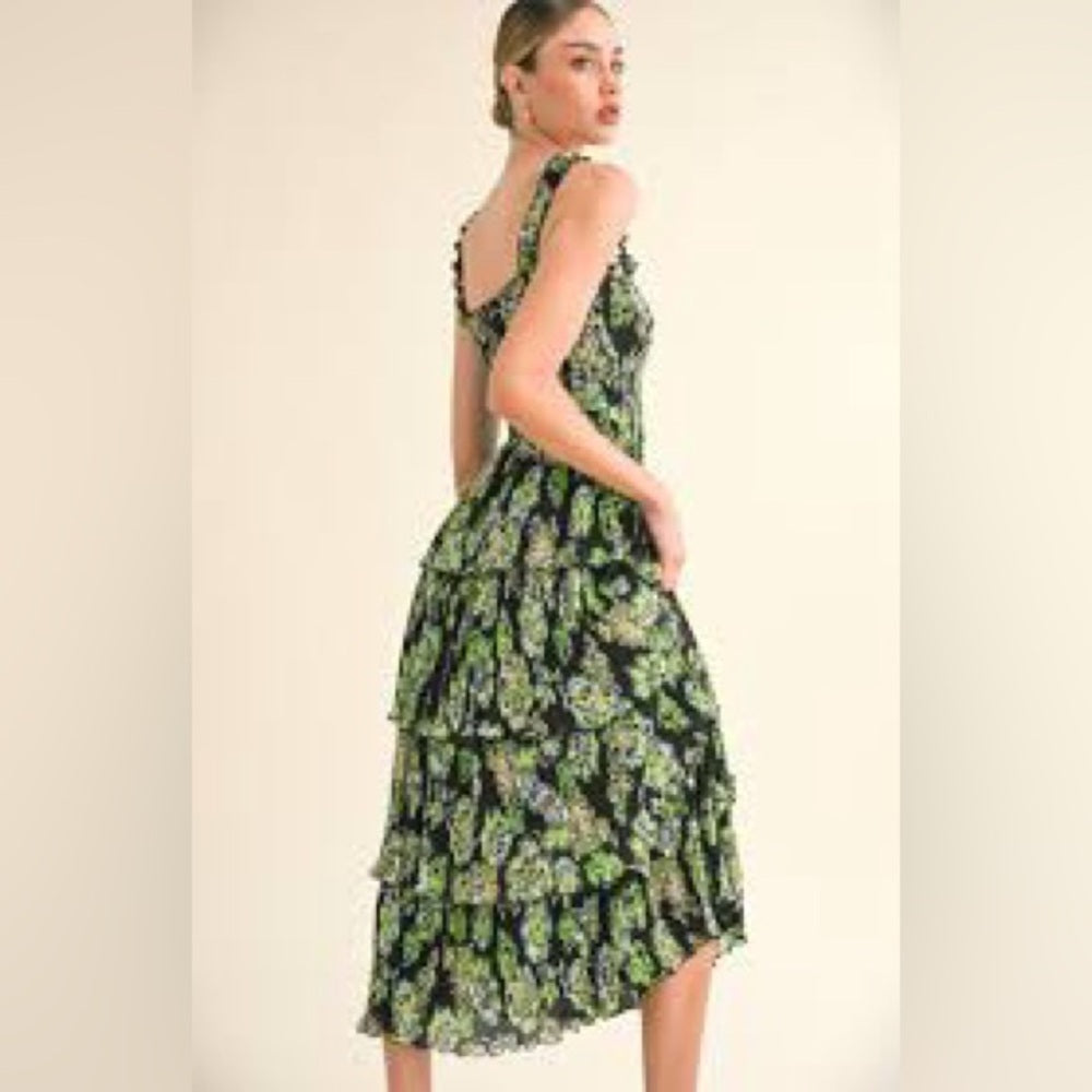 NWT SIZE M Green and White Tiered Ruffled Maxi Dress