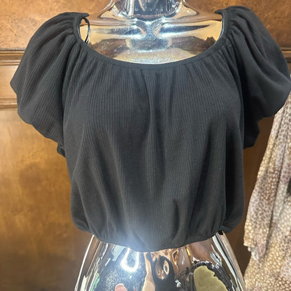 NWOT SIZE L Black Ruffled Crop Top
