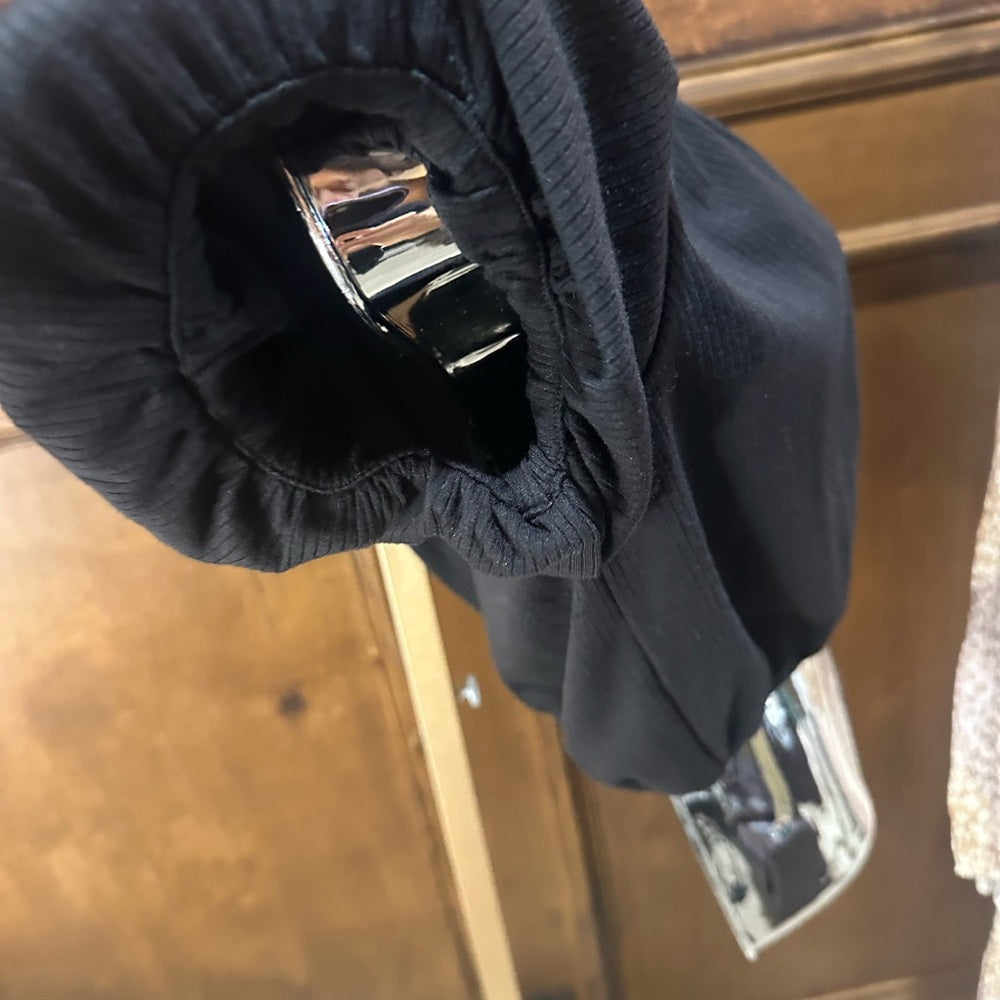 NWOT SIZE L Black Ruffled Crop Top