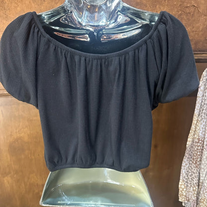 NWOT SIZE L Black Ruffled Crop Top