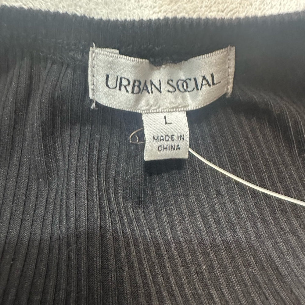 NWOT SIZE L Black Ruffled Crop Top