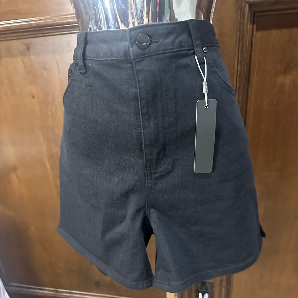 NWT SIZE 14/32 Tractr Black High-Waisted Jean Shorts Relaxed Fit