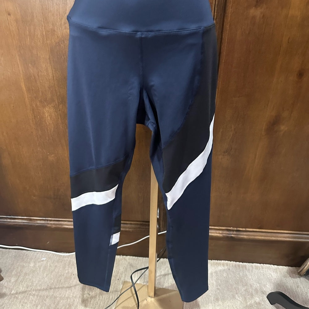 NWT SIZE L EleVen by Venus Williams Blue and Black Leggings Athletic Stretch