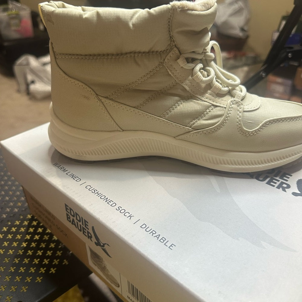286. NEW SIZE 7 Eddie Bauer Cream Ankle Boots with Durable Sole