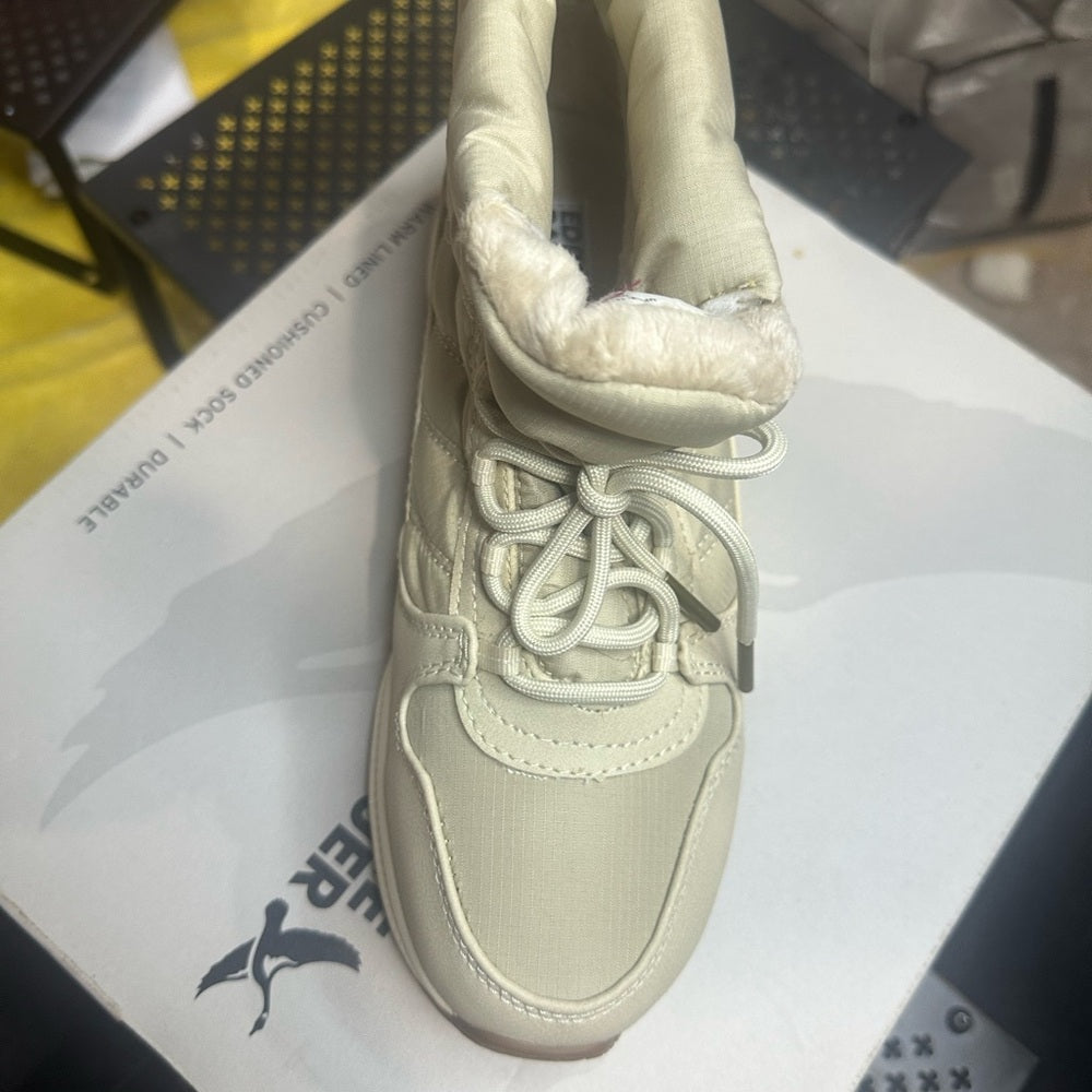 286. NEW SIZE 7 Eddie Bauer Cream Ankle Boots with Durable Sole