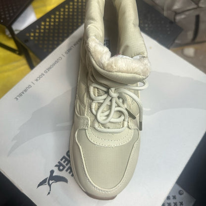 286. NEW SIZE 7 Eddie Bauer Cream Ankle Boots with Durable Sole