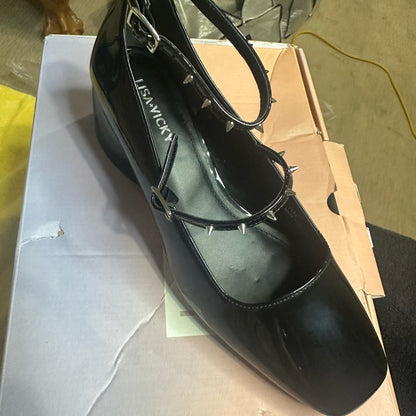 291. NEW SIZE 7.5 Elegant Black Heels with Glossy Finish and Pointed Toe