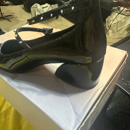 291. NEW SIZE 7.5 Elegant Black Heels with Glossy Finish and Pointed Toe