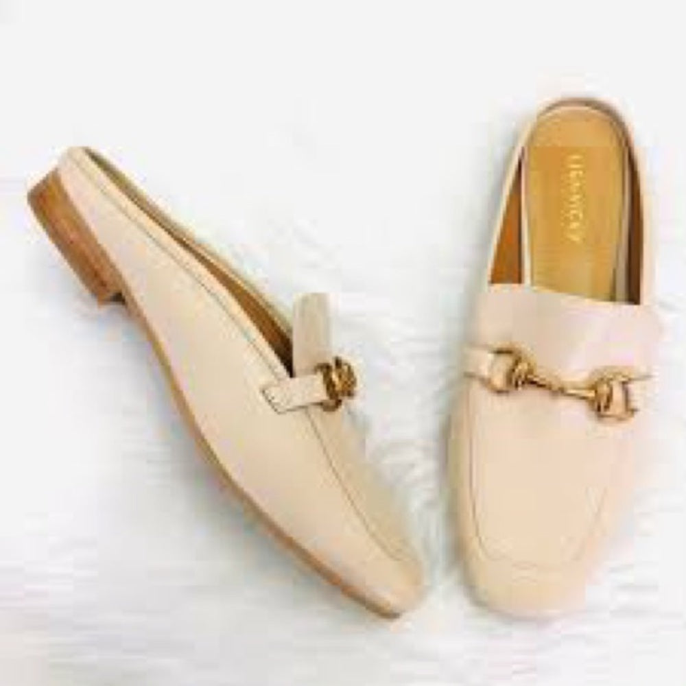 293. NEW SIZE 7.5 Cream Flat Loafers with Gold Detail